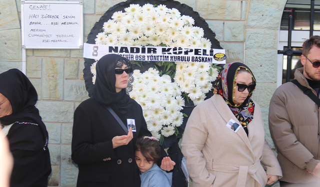 Ünlü Oyuncu Burcu Özberk'in Dedesi Eskişehir'de Toprağa Verildi