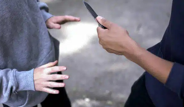 Sigara Vermedi Diye 14 Yaşındaki Çocuk 16 Yaşındaki Çocuğu Bıçakladı!