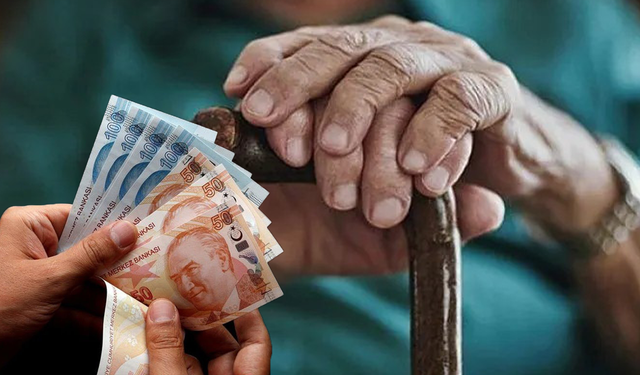Milyonlarca Emekli İçin Geri Sayım! Emeklilere Bayram İkramiyesi Ne Zaman Yatacak?