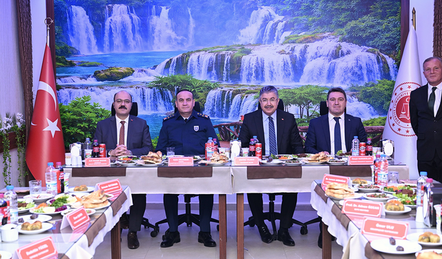 Vali Yılmaz Adliye Personeliyle İftar Sofrasında Buluştu!