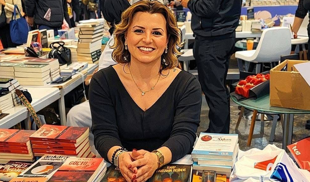 Bayram Ziyaretine Giden Yazar Ayten Öztürk Yeğeni Tarafından Katledildi!