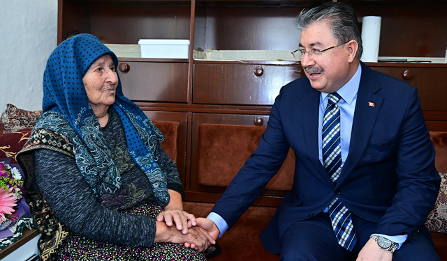 Eskişehir Valisi Yılmaz’dan Ayşe Teyzeye Anlamlı Ziyaret!