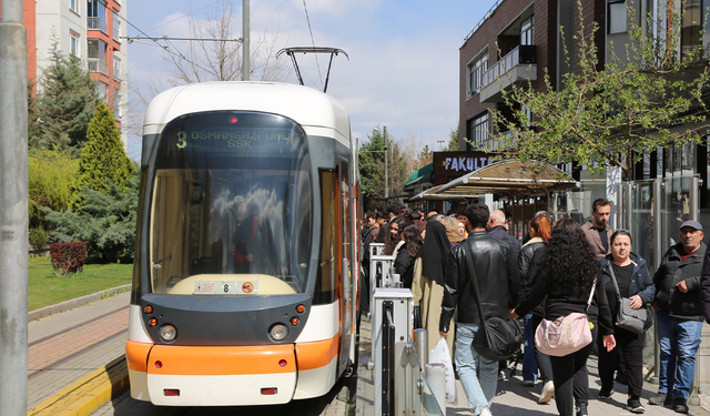 Eskişehir'de Öğrencilere Ulaşımda Nefes Aldıran Çözüm!