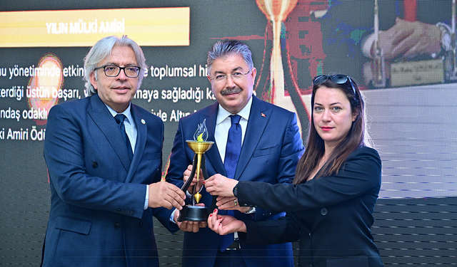 Eskişehir Valisi Yılmaz’a Yılın Mülki İdare Amiri Ödülü!