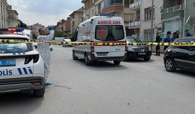 Kan Donduran Olay! Öz Kardeşinin ve Üvey Annesinin Boğazını Keserek Katletti!