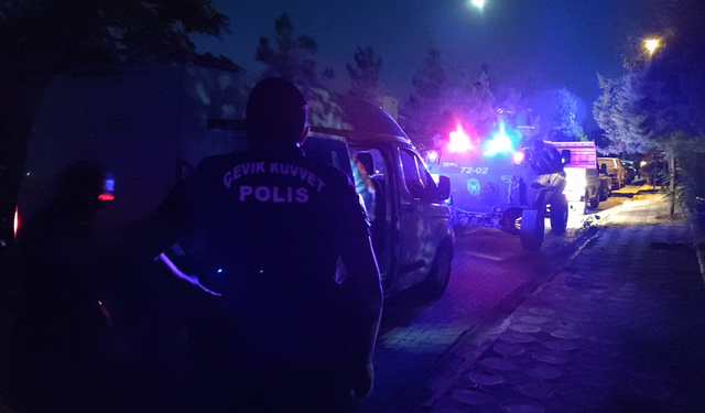 Mezarlıkta Kanlı İnfaz! Silahla Vurulan 3 Kişi Olay Yerinde Can Verdi!