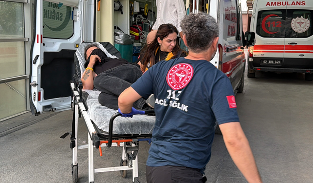 Darp Edilen Kadına Yardım Etmek İsterken Bıçaklandı