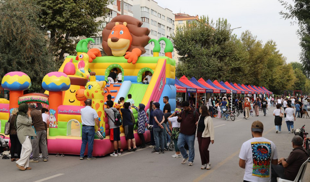 Eskişehirlilerden Arabasız Pazar Etkinliğine Yoğun İlgi!