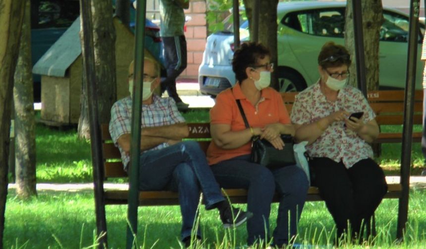 Türkiye genelinde 2 milyon 437 bin üniversite adayının girdiği YKS’nin ilk oturumu olan TYT sona erdi.