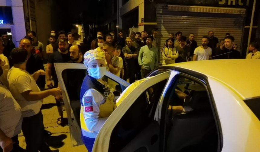 Kazanın ardından yaya olarak kaçan yaralı ve alkollü sürücü, ticari taksiyle hastaneye geldi. Sürücüye 4 bin 665 TL cezai işlem uygulandı ve gözaltına alındı.