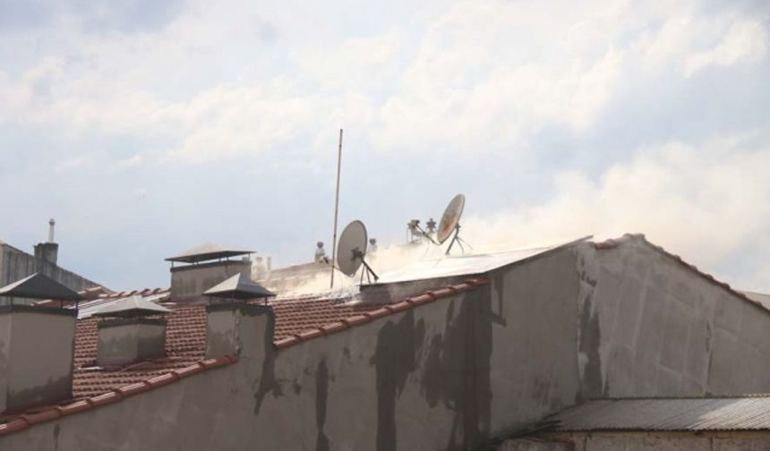 Eskişehir'in merkezine yıldırım düştü! Yangın çıktı