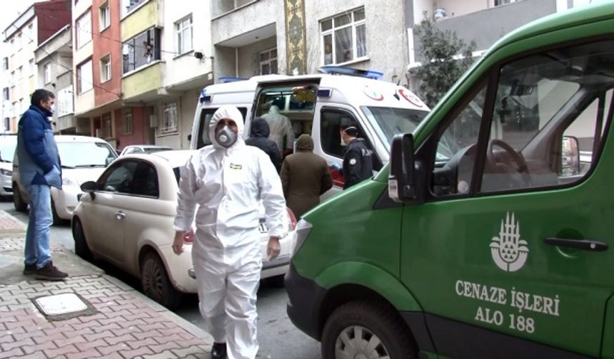 Hayatını kaybeden kadının ailesi durumu polis ve sağlık ekiplerine bildirdi. Ölüm nedenini belirlemek için eve gelen doktor, korona virüs (Covid-19) şüphesi olduğunu belirtti. Bunun üzerine olay yerine gelen özel kıyafetli 112 Acil Servis ekipleri cenazeyi evden çıkarıp Sultangazi Haseki Eğitim ve Araştırma Hastanesi morguna kaldırdı.