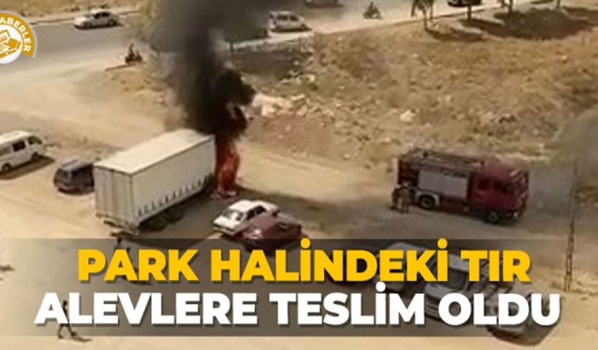 Bursa&#039;da park halindeki tır alev topuna döndü. O anlar cep telefonu kamerasıyla anbean kaydedildi.