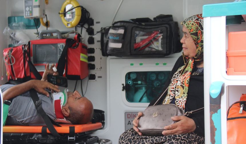 Kocaeli'nin İzmit ilçesi TEM Otoyolu'nda tankerin makaslaması neticesinde aralarında yolcu otobüsü ve tırın da bulunduğu 11 araç zincirleme kazaya karıştı. 5 kişinin yaralandığı kazada, otobüste mahsur kalan yolcular itfaiye ekipleri tarafından kurtarıldı.