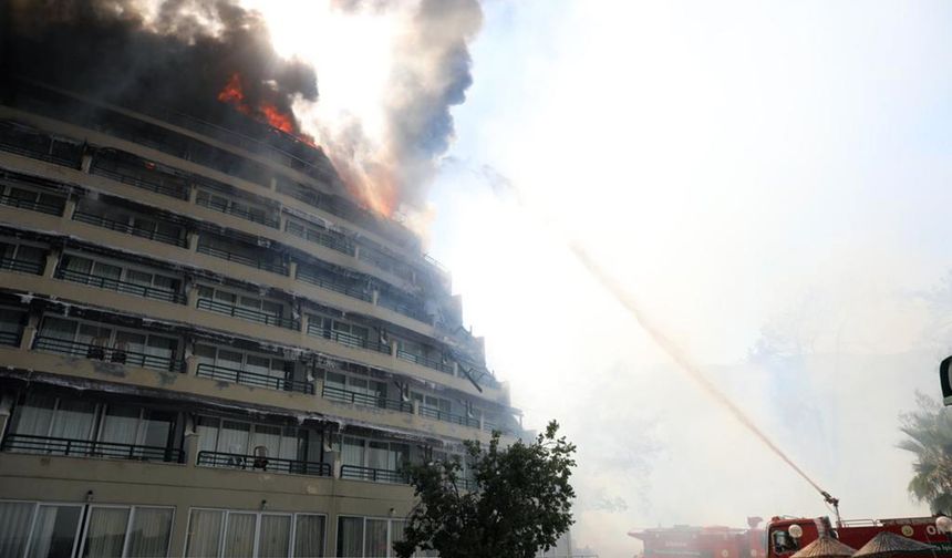 Havadan uçak ve helikopterlerin otel bölgesine yoğun sorti sonucu su atması ve itfaiye ile orman arazözlerinin otelin 7’inci katına ulaşmasının ardından otelin sadece 7’inci katındaki toplantı salonu ve hemen altında bulunan oda tamamen yandı.