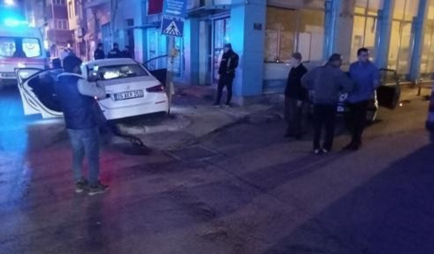Eskişehir’de iki otomobil çarpıştı: Yaralılar var