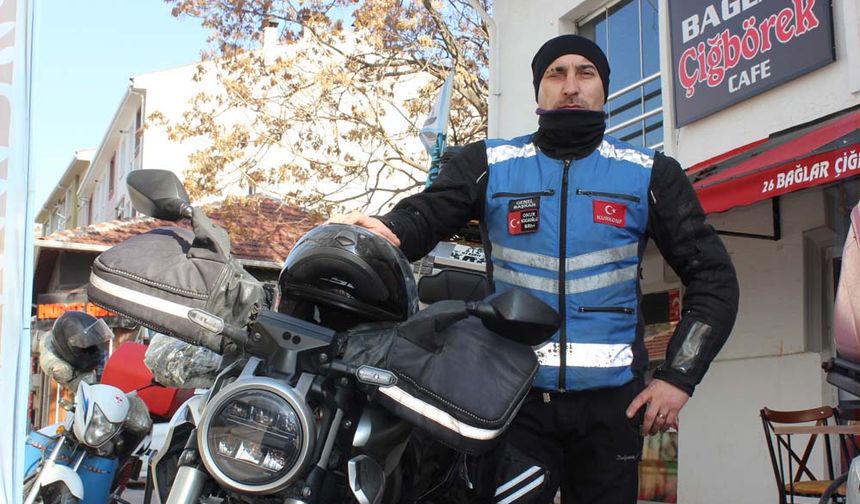 Hırsızlar, yemek siparişi veren vatandaşların paketlerini, kuryelerin bir anlık boşluklarından yararlanarak motosikletin çantasından çalıyor. Son günlerde oldukça artan sipariş hırsızlığı, geçtiğimiz ay 100’ün üzerinde kuryenin başına geldi.
