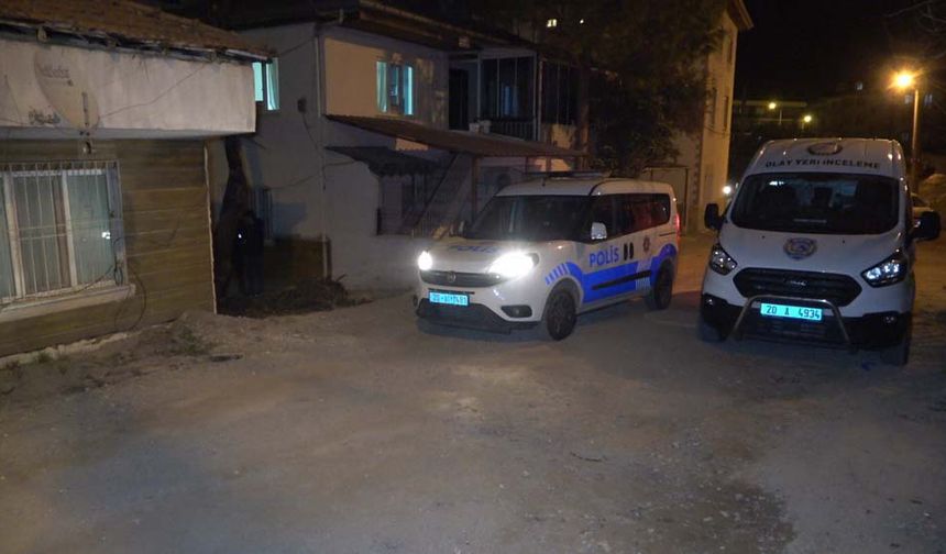 Olay Yeri İnceleme ekipleri evde detaylı çalışma gerçekleştirirken, 2 çocuk koruma altına alındı. Bebeğin cenazesi otopsi yapılmak üzere adli tıp morguna kaldırıldı.