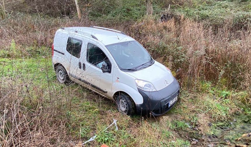 Yaklaşık 15 kilometre süren kovalamaca neticesinde çıkmaz sokağa giren şahıs yakalanırken, darp ettiği kız arkadaşı hastaneye kaldırıldı.
