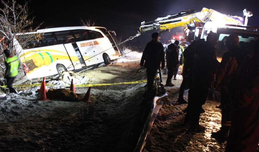 Kazada ilk belirlemelere göre 4 kişi hayatını kaybetti, 24 kişi de yaralandı. Olay yerine çok sayıda polis, jandarma, sağlık, AFAD ve UMKE ekibi sevk edildi.