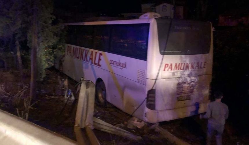 Kontrolden çıkan otobüs ardından elektrik direğine sonra da yol kenarında bulunan meyve bahçesine daldı. Vatandaşların haber vermesiyle olay yerine sağlık, itfaiye ve polis ekipleri sevk edildi.