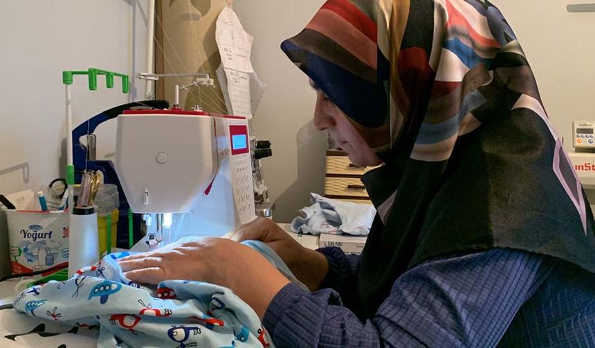 Eskişehir’de yaşayan Muhammet Salih Urak, hastalığı sebebiyle büyüyemiyor. Metabolizma bozukluğuna bağlı olarak nadir görülen ‘Rizomelik kondrodisplazi punktata’ sendromu ile doğan Salih, 10 yaşında olmasına rağmen 1 yaşındaki bir bebek bedenine sahip. 