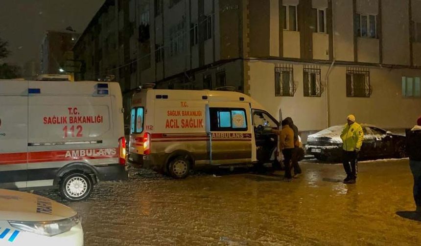 İhbar üzerine olay yerine çok sayıda itfaiye, polis ve sağlık ekibi sevk edildi. Meydana gelen yangın sonucu dumandan etkilenen 10 apartman sakini, olay yerine gelen ambulanslarla kentteki hastanelere sevk edildi.