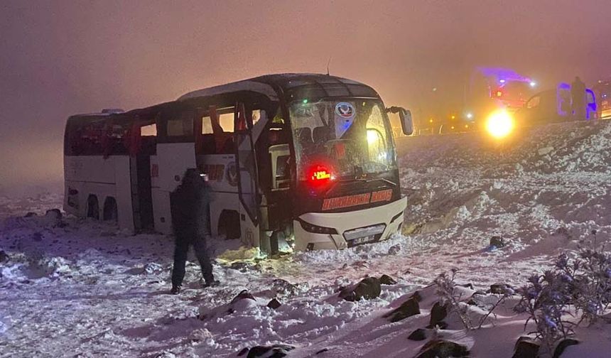Şehirlerarası yolcu otobüsü kaza yaptı: Ağır yaralılar var!