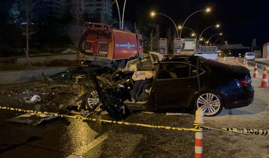 Ankara - Eskişehir yolunda feci kaza; Son sürat tankere çarptı!