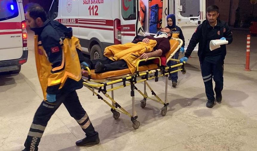 Bursa'dan Eskişehir'e seyir halinde olan sürücü Fırat Akdursun (26) yönetimindeki 16 BAC 179 plakalı otomobil, önünde seyrederken aracı sıkıştırması sonucu kontrolden çıkan sürücü Mustafa Ahmed (29) yönetimindeki 06 KHT 80 plakalı otomobile yandan çarptı.