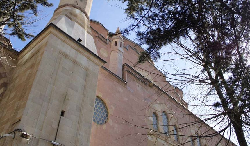Tarihi Reşadiye Cami’sine ait fotoğraflar, günün her saatinde seyrine doyumsuz bir manzaraya sebep oluyor.