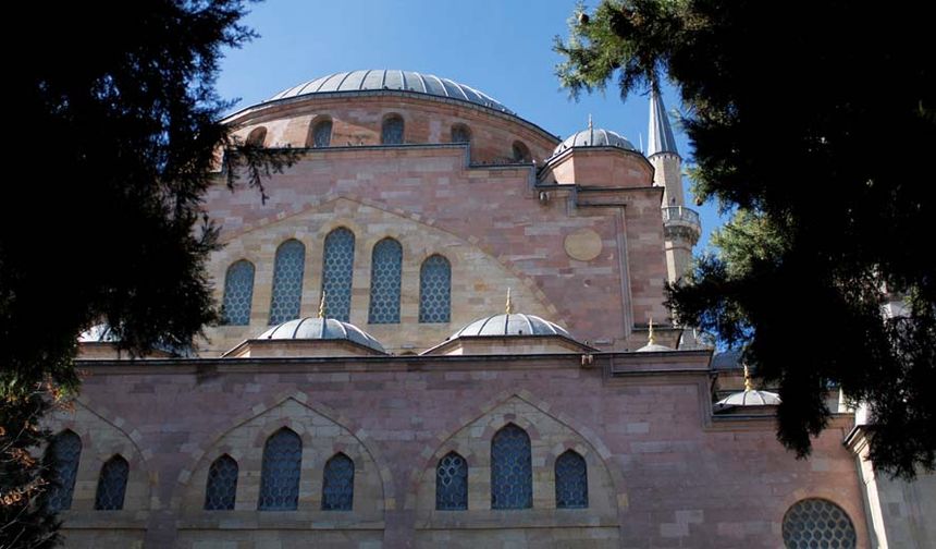Odunpazarı ilçesine bağlı Arifiye mahallesinde yer alan iki minareli Reşadiye Camii yıkılmış ve 1969-1978 tarihleri arasında ismi korunarak yeniden yaptırıldı.