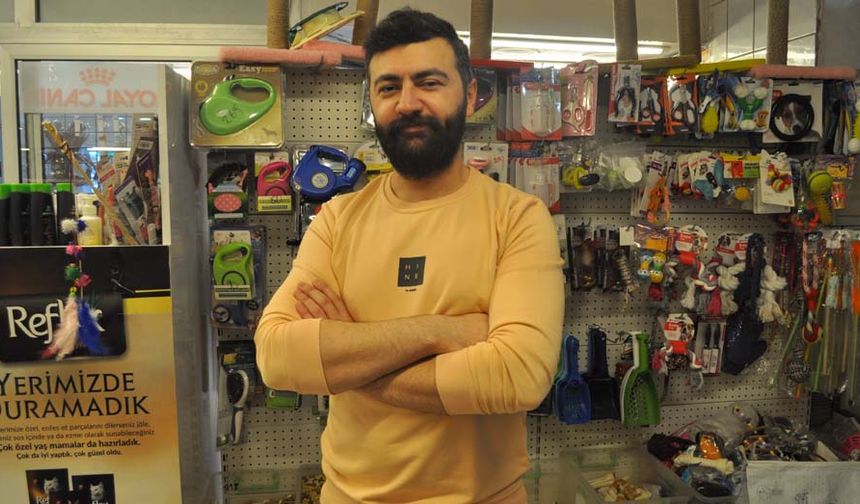 Ucuz mamaları tercih eden bazı vatandaşların hayvanlarının rahatsızlandığını ifade eden petshopçu, böyle durumlarda veteriner maliyetlerinin arttığını ve bundan dolayı müşterilerinin bir bölümünün tekrardan kaliteli mamalara geçtiğini dile getirdi.