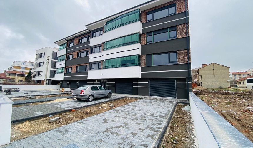 Eskişehir’de Orhangazi mahallesi Ömür mevkiinde
160 metrekare 3+1 ev
İLETİŞİM: Handan Dedeoğlu
0 555 677 88 46