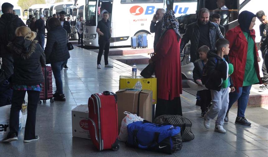 Öte yandan, otobüs firması yetkililerinden edinilen bilgiye göre seferlerin neredeyse hepsinin tam kapasiteyle dolu olduğu öğrenildi.
