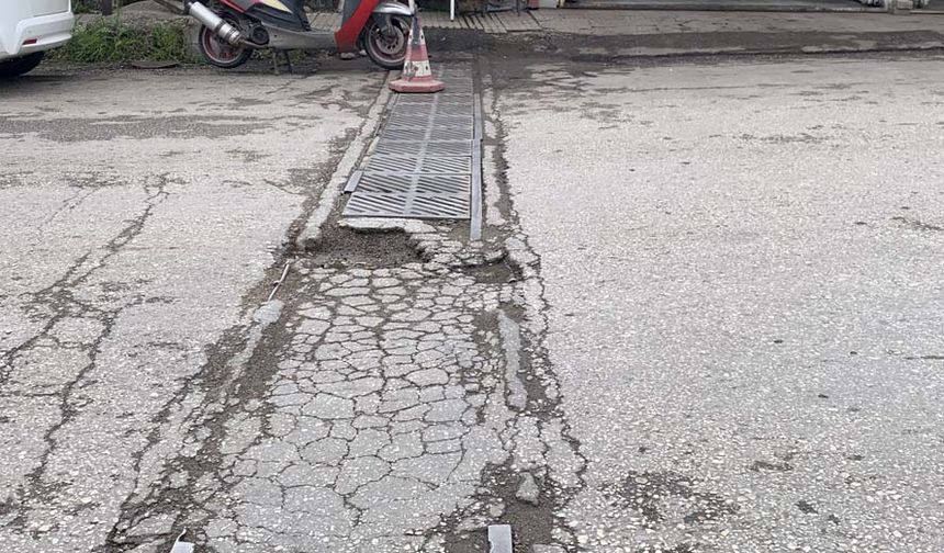 Eskişehir Odunpazarı ilçesinde bulunan Küçük Sanayi Bölgesi, bozuk yolları ile dikkat çekiyor.