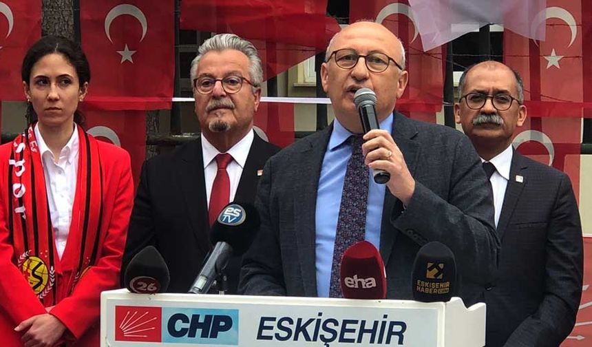 İstanbul'da Volkswogen Arena'da, Ankara'da Cermodern'de, ODTÜ Vişnelik Tesisleri'nde, Antalya'da, İzmir'de yine bir çok benzer etkinlikler düzenleniyor. Hal böyleyken 70 bin üniversite öğrencisinin bulunduğu, üç üniversitenin bulunduğu Eskişehir'de böyle bir etkinliğin iptal ediliyor olması kabul edilemez. Eskişehir'in kültür, sanat şehri, gençlerin şehri, yaşanabilir şehir olma özelliklerini bir anda ortadan kaldıran bir yasakla karşı karşıyayız. Valilik makamında rica ediyoruz, bu kararı gözden geçirin. Türkiye'nin dört bir yanında yapılan aynı etkinliklere bakmalıdır.