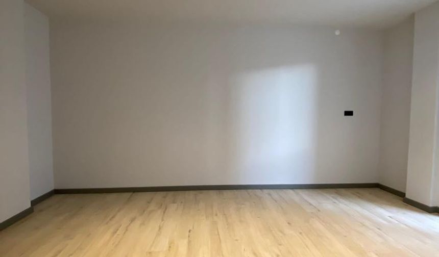 Ev Batıkent'tedir.
Fiyat bilgisi telefonda verilecektir.
210 metrekare 3+1 ev
İletişim: 0536 779 26 29