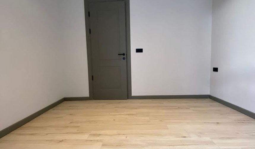 Ev Batıkent'tedir.
Fiyat bilgisi telefonda verilecektir.
210 metrekare 3+1 ev
İletişim: 0536 779 26 29