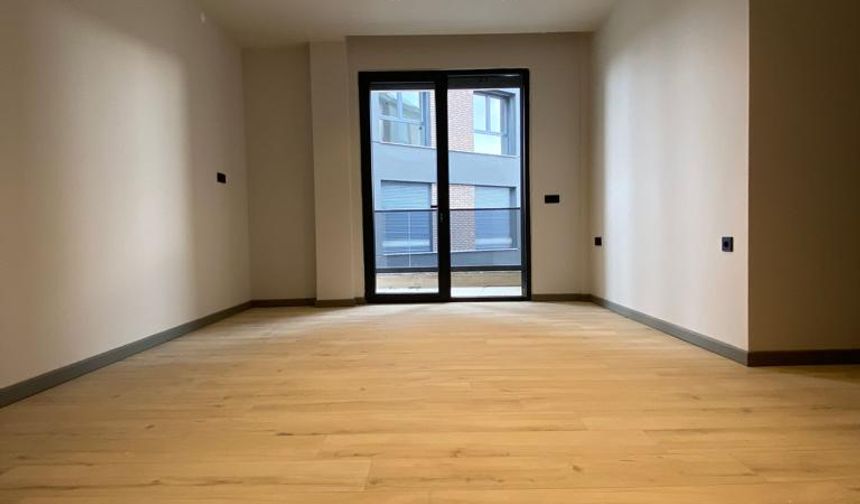 Ev Batıkent'tedir.
Fiyat bilgisi telefonda verilecektir.
210 metrekare 3+1 ev
İletişim: 0536 779 26 29