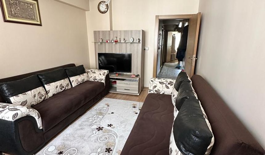Ev Kumlubel Mahallesindedir.
Fiyat bilgisi telefonda verilecektir.
100 metrekare 2+1 ev
İLETİŞİM: Handan Dedeoğlu
0 555 677 88 46