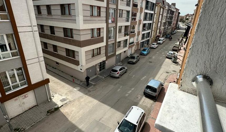 Ev Kumlubel Mahallesindedir.
Fiyat bilgisi telefonda verilecektir.
100 metrekare 2+1 ev
İLETİŞİM: Handan Dedeoğlu
0 555 677 88 46
