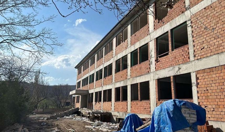 İl Milli Eğitim Müdürü Pervin Töre, "Sümer mahallesinde yapılan 24 derslikli okulumuz ile Ahmet Sezer Ortaokulunu ikili eğitimden tam gün eğitime kavuşturacağız. 15 derslikli Gündüzler mahallesinde yapılan okulumuz ile de o bölgedeki ikili eğitim sorunumuzu ortadan kaldırmış olacağız.