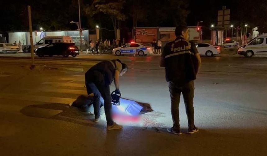 Çarpışmanın etkisi ile iki motosiklet de yaklaşık 50 metre sürüklendi. 