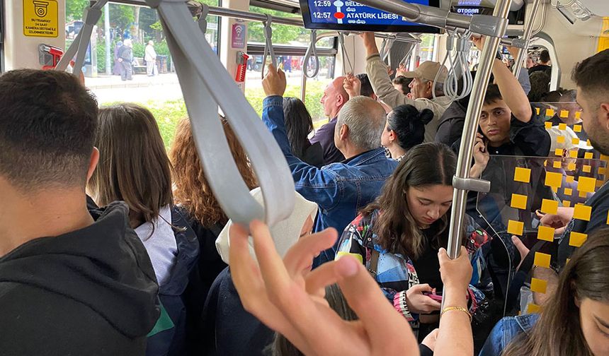 Bakanlık, bu programa kaynak ayırmak için Sosyal Yardımlaşma ve Dayanışma Vakfı’na 10 milyon TL’lik bir bütçe tahsis etti. Bu bütçe, dar gelirli ailelerin çocuklarının ulaşım giderlerini karşılamak üzere kullanılacak. Bu, dar gelirli ailelerin maddi yükünü azaltmak ve çocukların hayatlarını kolaylaştırmak için atılan önemli bir adım olarak görülüyor.