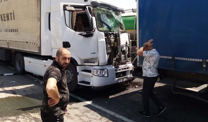 Kaza sonucu cipteki yolcular Mert Acartürk (28), Yılmaz Duhan Öztütüncü (29) ve Mehmet Çelik (25) yaralandı.