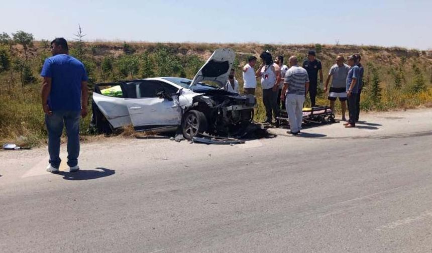 İhbar üzerine olay yerine çok sayıda polis ve sağlık ekibi sevk edilirken yaralılar ambulansla hastaneye kaldırıldı.