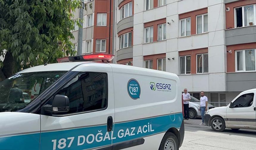 Bahçelievler Mahallesi Şimşek Sokak’ta bulunan Apartman'a ihbar üzerine polis, sağlık, itfaiye ve doğalgaz acil ekipleri sevk edildi.