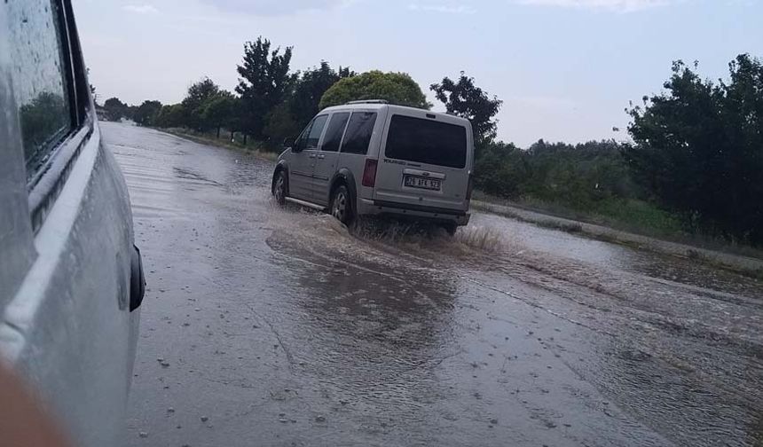 Meteoroloji 3. Bölge Müdürlüğü Eskişehir'e yağmur uyarısı yapmıştı.