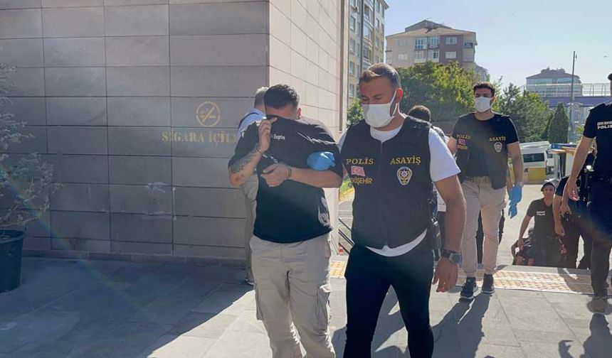 ‘Fuhşa teşvik, aracılık ve zorlama' suçunu işlediği iddia edilen toplam 14 kişi adliyeye sevk edildi.